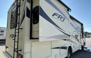 "Jolly" - Spacious RV for a King (and Queen)