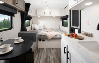2024 Jayco Jay Flight 17' Queen bed + bunks