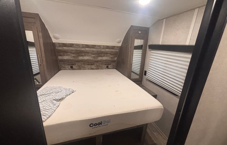 SHEETS ARE PROVIDED WITH RENTAL BUT NOT DISPLAYED IN THIS PHOTO