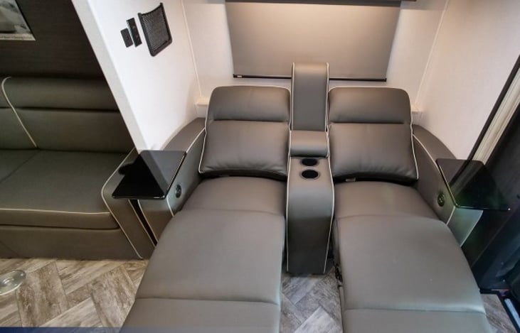 Theatre style electric recliners