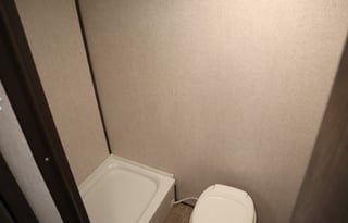 Kit Kat Cole - Only 3,042 pounds!!