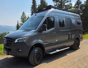 Winnebago Revel 44E