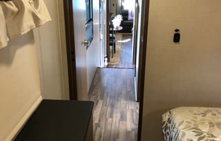 Luxury 2019 Coachmen Chaparral 42’ 392MBL