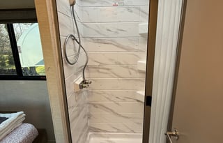 2026 Thor Chateau 30ft. RV -free private shuttle