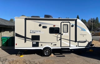 SKIP'N ROCKS PET FRIENDLY RV RENTAL