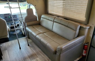 Pet & Family Friendly 2018 Thor Four Winds