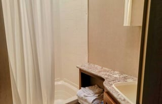 Rustic Retreat w/ bunkhouse! *Free Delivery*