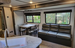 CAMPER YOU PICK UP OR WE DELIVER TO YOUR LOCATION