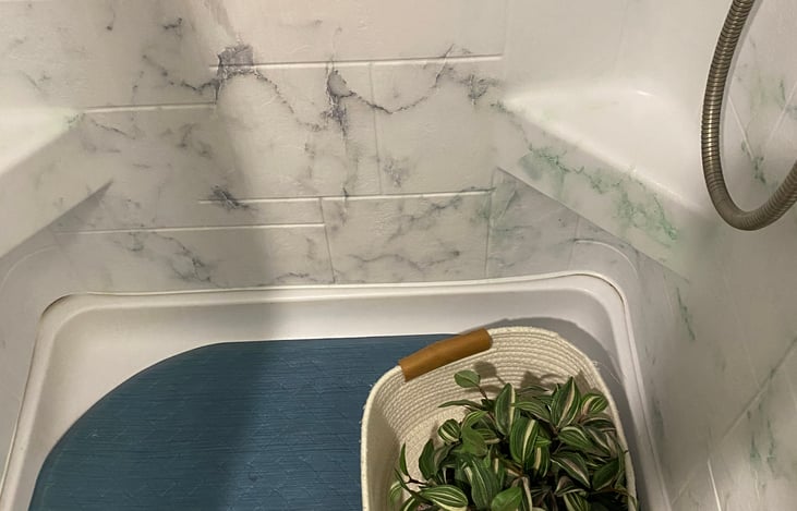 Shower, big enough for a 6/1” 190lb male