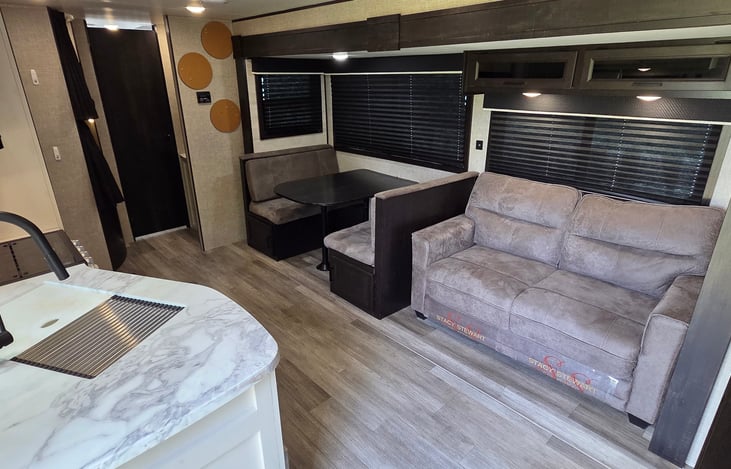 Living area from entry