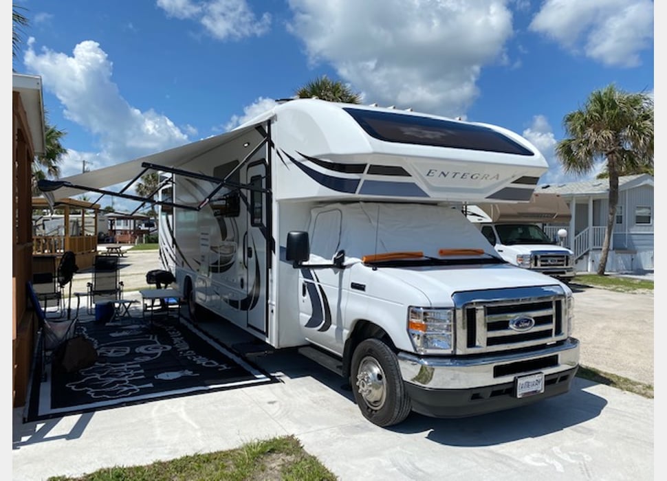 Class C Motor Home rentals in Miami