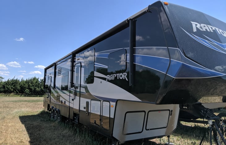 2015 Keystone Raptor | RVshare