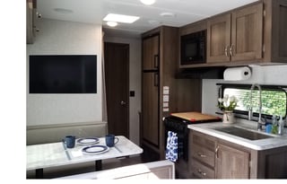 2021 East to West Silverlake King Bed & Bunks