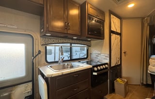2019 Thor Chateau 22B • Low Miles • Dual Cameras