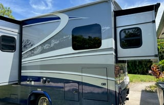 Blue Goose: Dynamax 24RW • Luxury Class C • WiFi