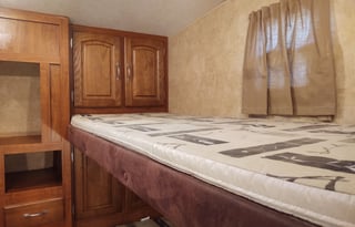 Soar in our Eagle 5th wheel