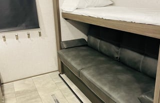 Kids Love The Hitch Hiker 2021 UltraLite-Sleeps 11