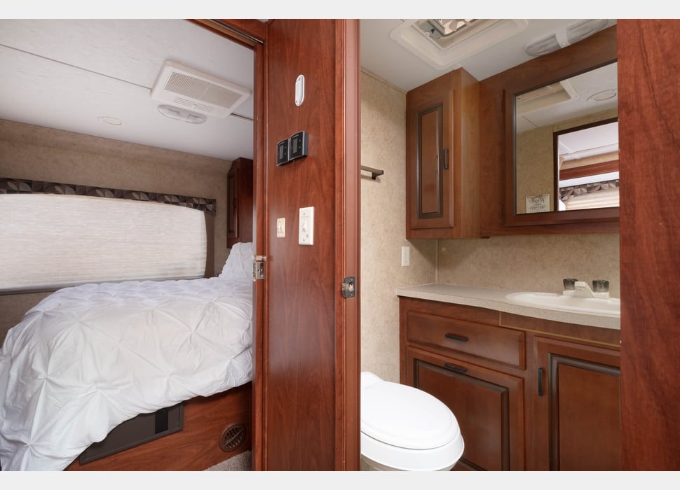 Class C Motor Home rentals in Clarendon