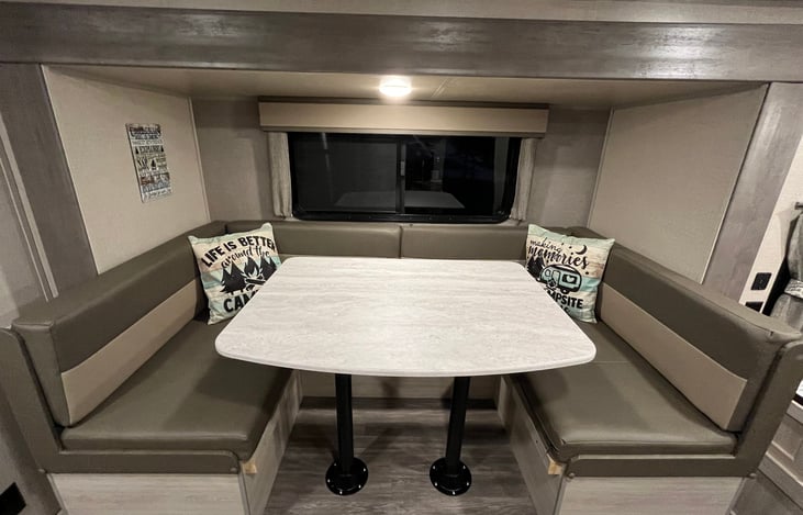 U-dinette area that converts to bed