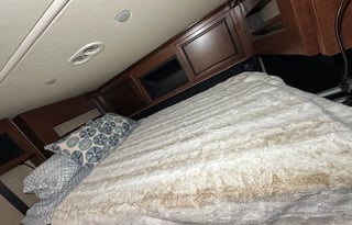 Let's Cruise with this Fleetwood Bounder Class A