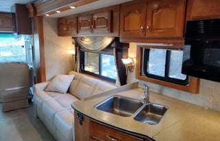 Stella - 2005 Country Coach Allure 470