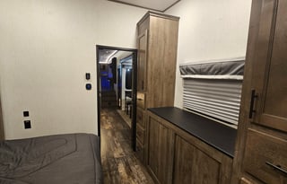 King Bed/sleeps 6/ 1.5 bath/ Outdoor Kitchen