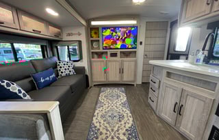 STUNNING + 2022 *Twilight* (Delivery Available)