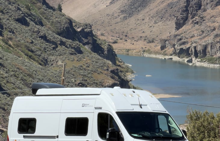 🚐 Compact, easy to drive, and simple to park, this camper van fits in most standard parking spaces, making it perfect for exploring cities, national parks, and everything in between. ✨🏕️🌄