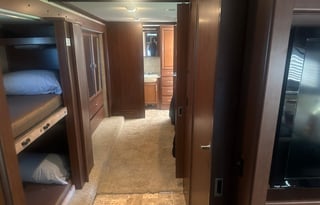 2013 Fleetwood RV Bounder Classic 36H
