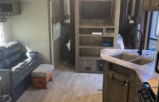 30ft family size getaway/evacuation camper