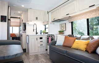 The ULTIMATE Coach - 2023 Sunseeker 3250DSLE