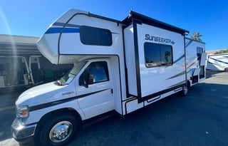 32*NEW 2023* Luxury SUNSEEKER 10 Sleeper w Bunks!