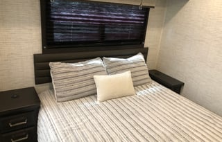 2024 Sunset Splendor Jayco Redh 31F w Bunks & Wifi