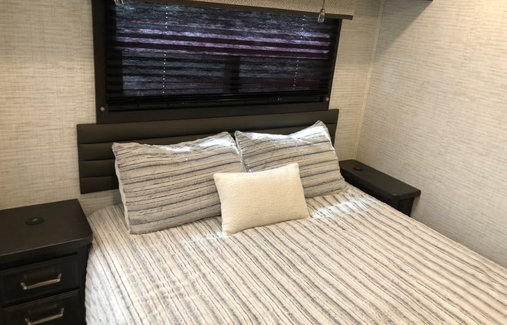 Master Bed (Queen Size)