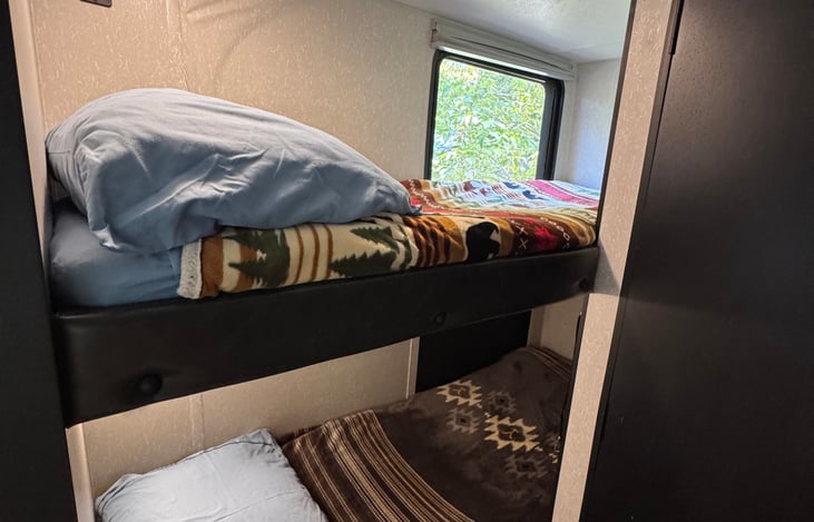 twin bunk beds