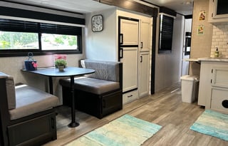Rolling Resort-Travel Trailer-28ft-Dog Friendly