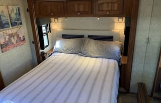 Fully Loaded Winnebago Tour bus 40'