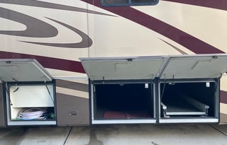 Class A Monaco  41' 4 Slides Diesel  Easy to Drive