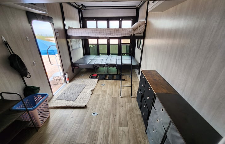 15' Garage with 2 queen beds and storage