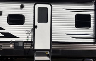 Cleaton RV Rental - 2020 Palomino Puma 32RBFQ