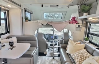 2023 Quantum LF31 Bunkhouse, Dual AC's+Solar (CA)