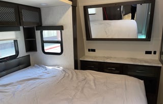 **Grand Design Momentum 31*2 bathrooms!