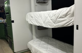 Earth Trekker 35’ Motorcoach for 8