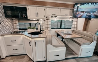 The Chic Chateau - Fully Stocked Luxe RV