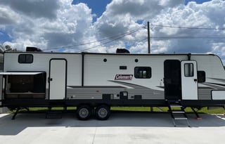 2021 Dutchmen RV Coleman Lantern Series 334BH