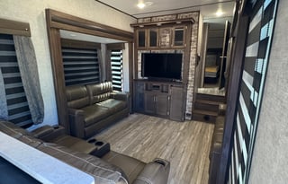 2019 Forest River RV Cherokee Arctic Wolf 305ML6