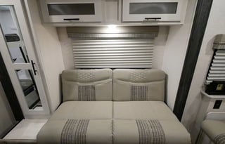 R-POD 193 w/King Size Bed **Delivery Offered**