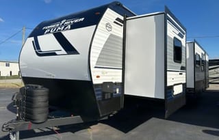 2025 Puma Luxury Bunkhouse