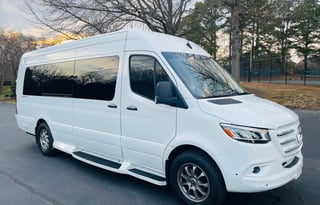 LUXURY 10 passengers VAN w TV, Kitchenette, Toilet