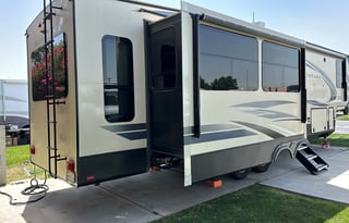 Turn Key stocked 38' upgraded unit sleeps four.